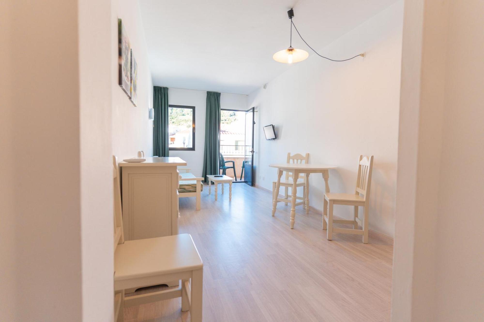 Apartamentos Loar Ferreries Exterior photo